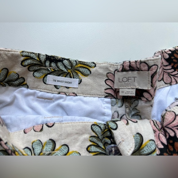 LOFT cream and floral shorts size 10 - Picture 2 of 4